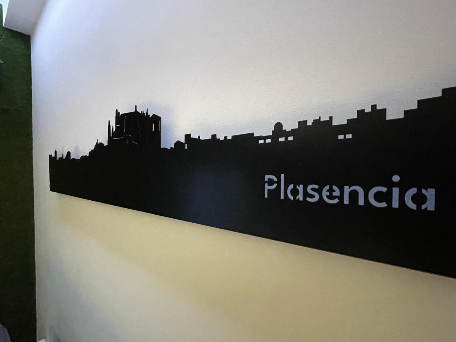 Skyline Plasencia Bagian luar foto